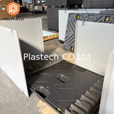 Składnik z rozkładanymi paletami z powłoką EVA, dwa panele coamingowe typu C z układem spliced, plastikowa podstawa palety z składanymi rękawami